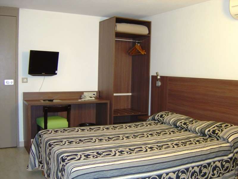 Brit Hotel Plaisance A9/A61 Narbonne Room photo